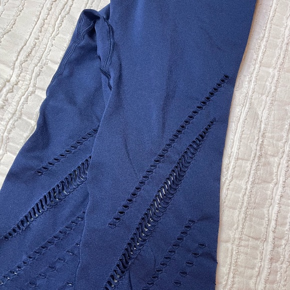 Victoria secret sport Capri leggings with slits in medium - Picture 10 of 15
